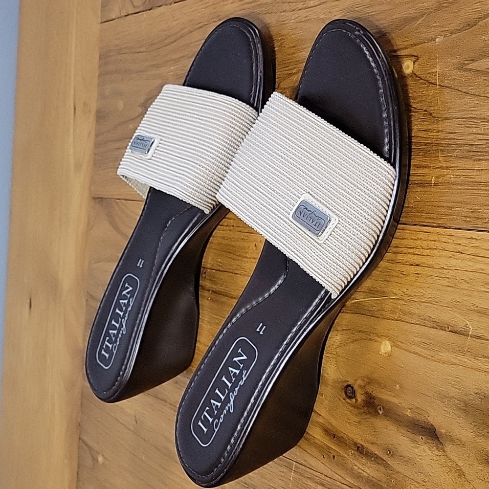 Italian Comfort women's 11 wedged slide sandal